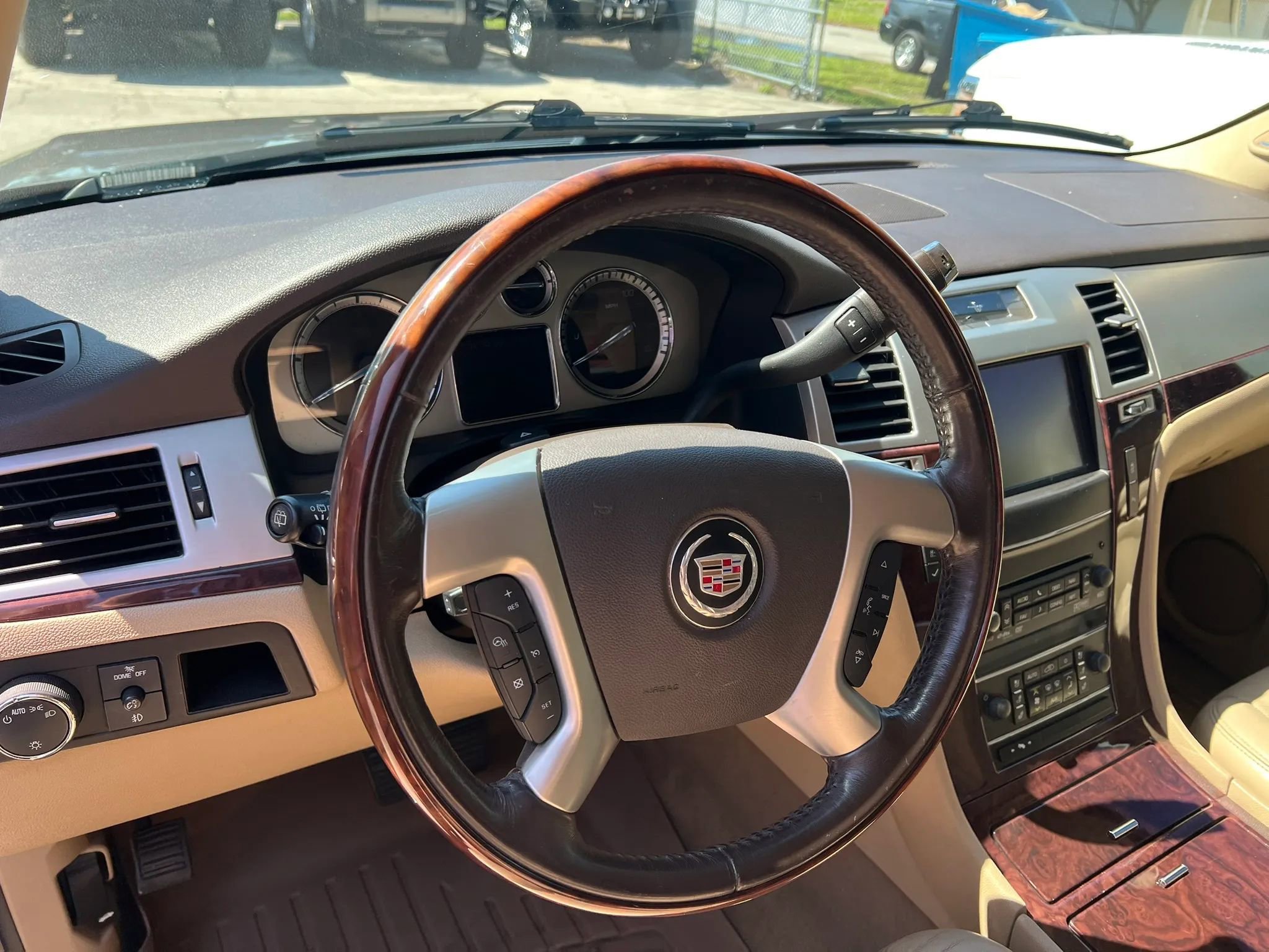 Used 2014 Cadillac Escalade ESV Luxury AWD/4WD image 9