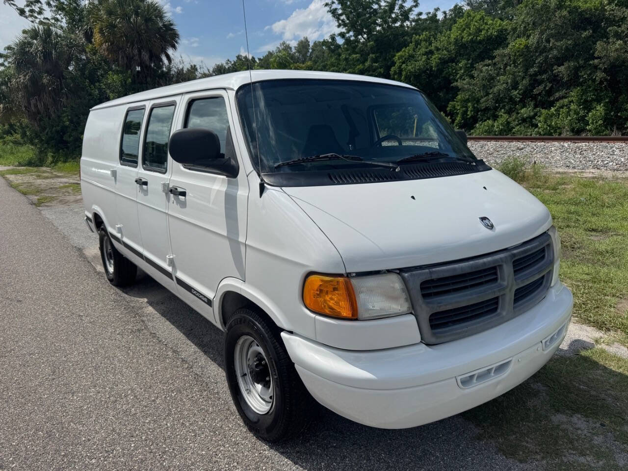 Used 2001 Dodge B1500 RWD image 3