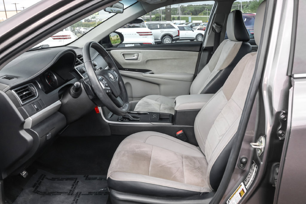 Used 2017 Toyota Camry XSE w/ Moonroof Package FWD image 6