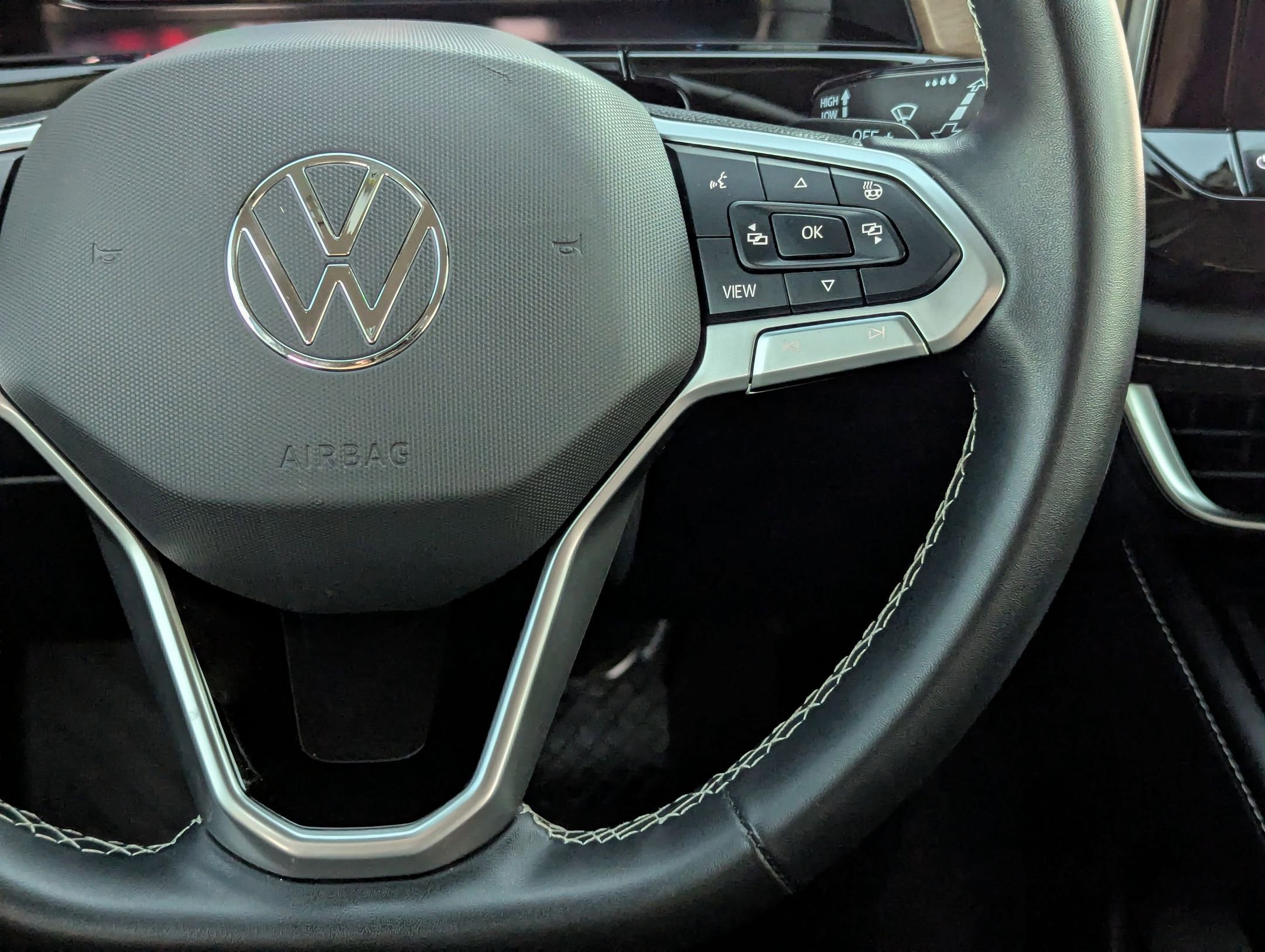 Used 2025 Volkswagen Atlas SE image 22