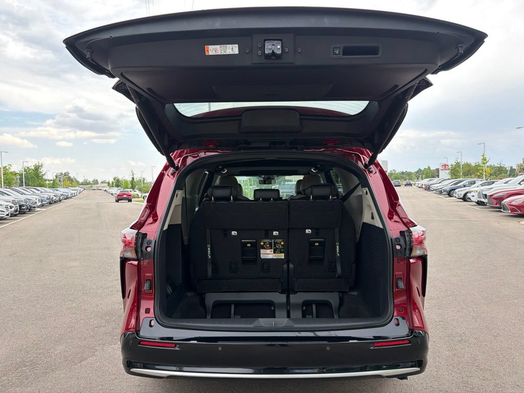 Used 2026 Toyota Sienna Limited FWD image 15