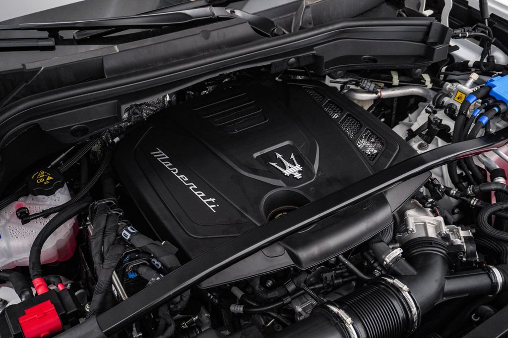 Certified 2025 Maserati Grecale Modena AWD/4WD image 28