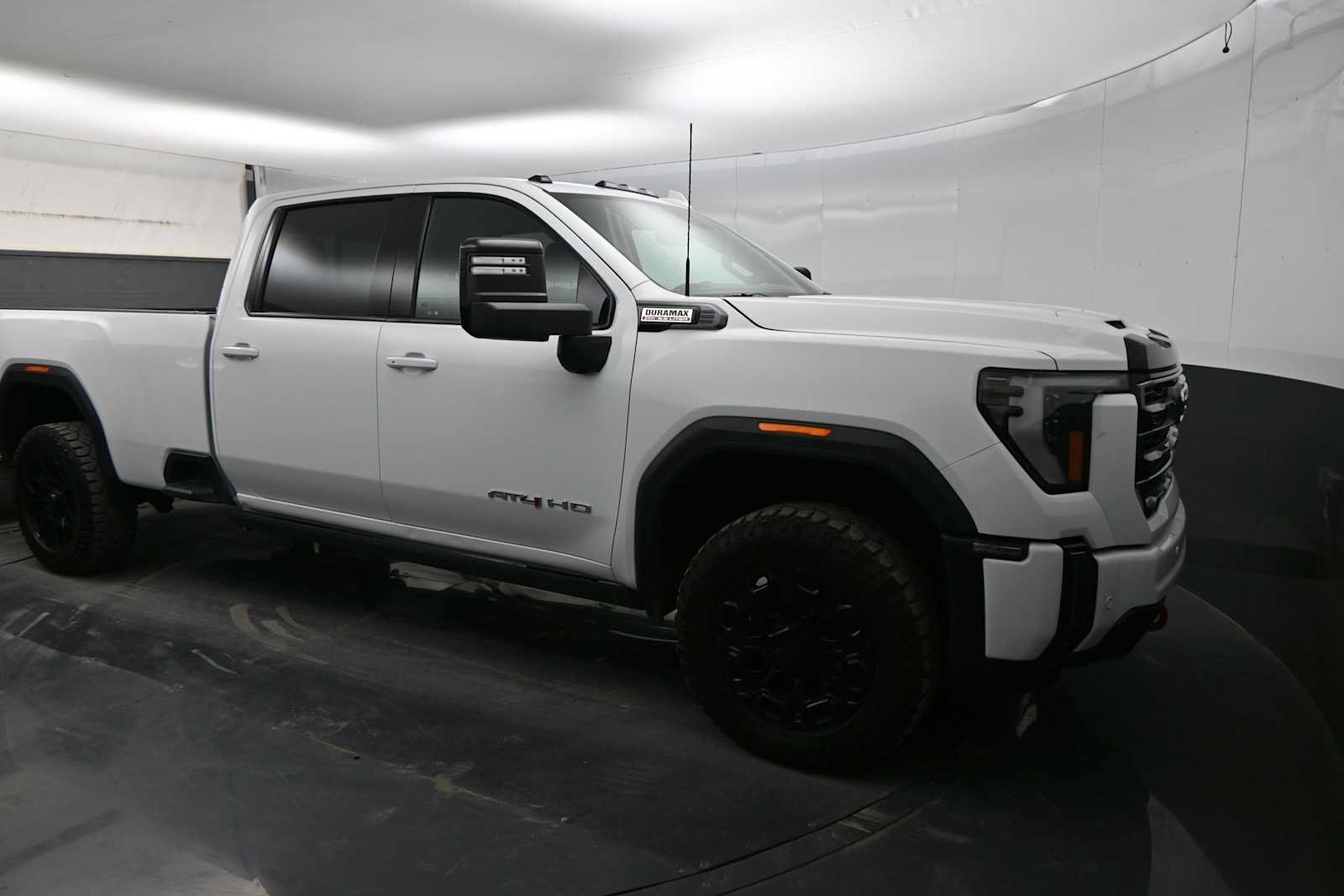 Used 2024 GMC Sierra 2500 AT4 w/ AT4 Premium Plus Package AWD/4WD image 4