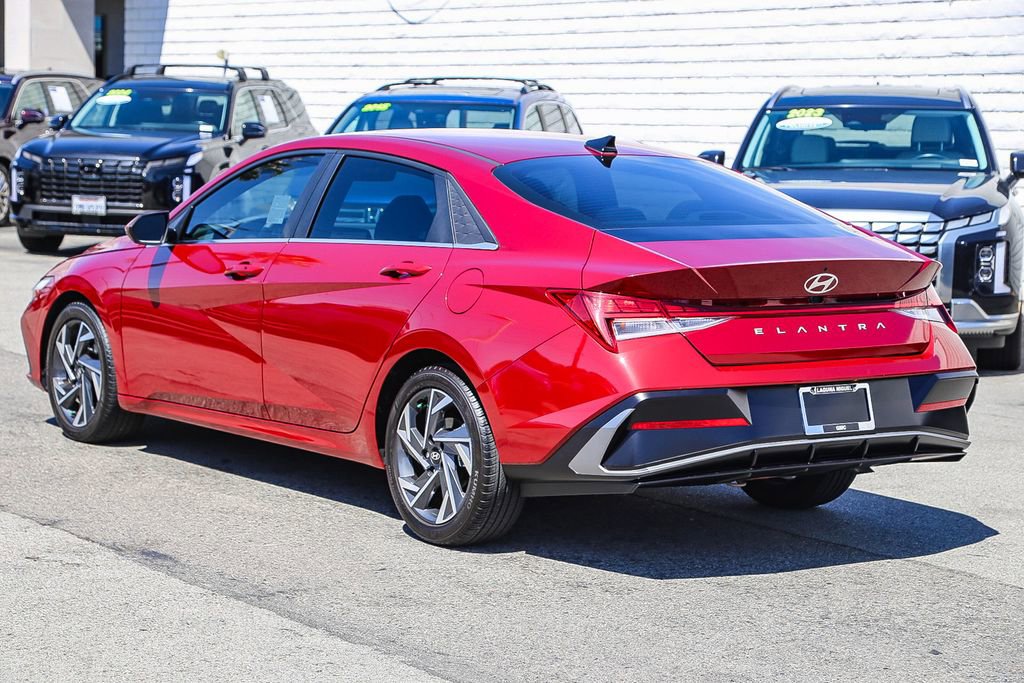 Certified 2024 Hyundai Elantra SEL w/ Convenience Package FWD image 6