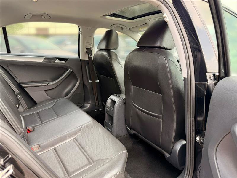 Used 2017 Volkswagen Jetta SE FWD image 13