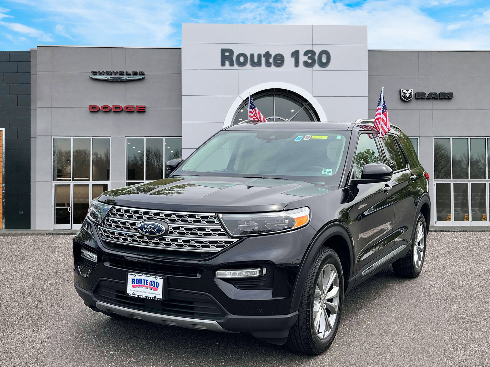 Used 2023 Ford Explorer Limited w/ Limited Technology Package AWD/4WD image 2