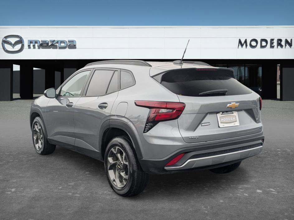 Used 2025 Chevrolet Trax LT image 7