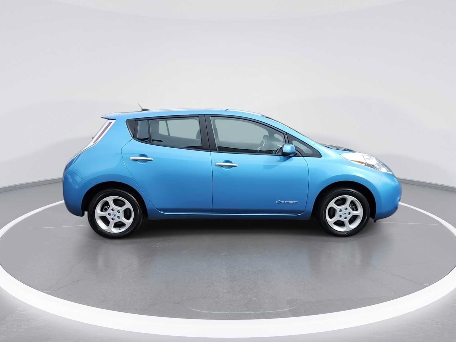 Used 2013 Nissan Leaf SV w/ LED & Quick Charge Pkg FWD image 9