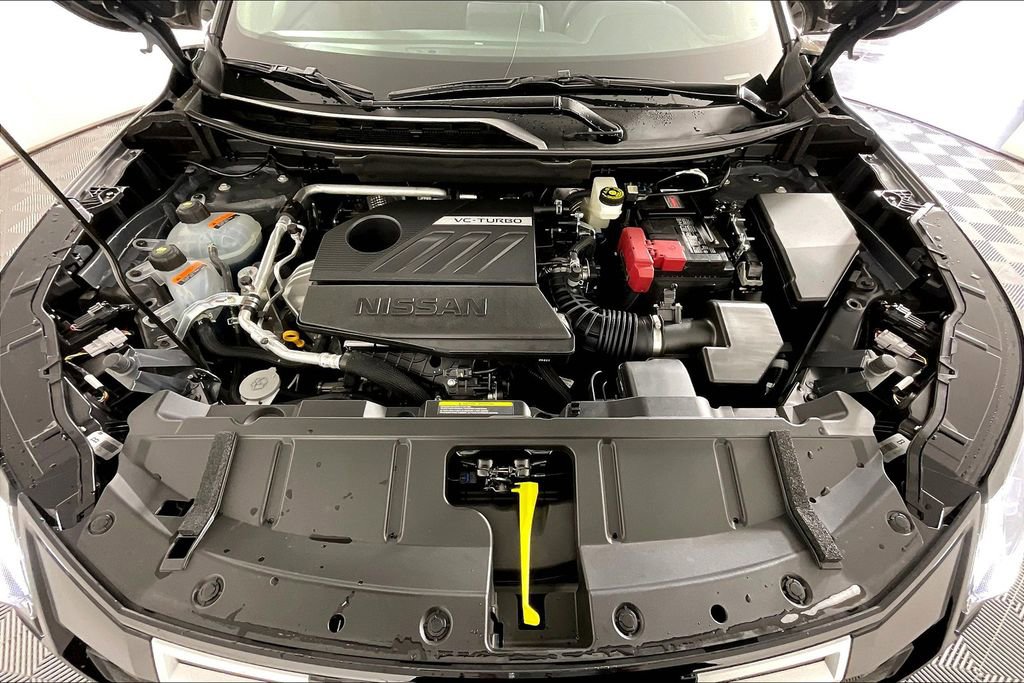 Certified 2025 Nissan Rogue SV image 17