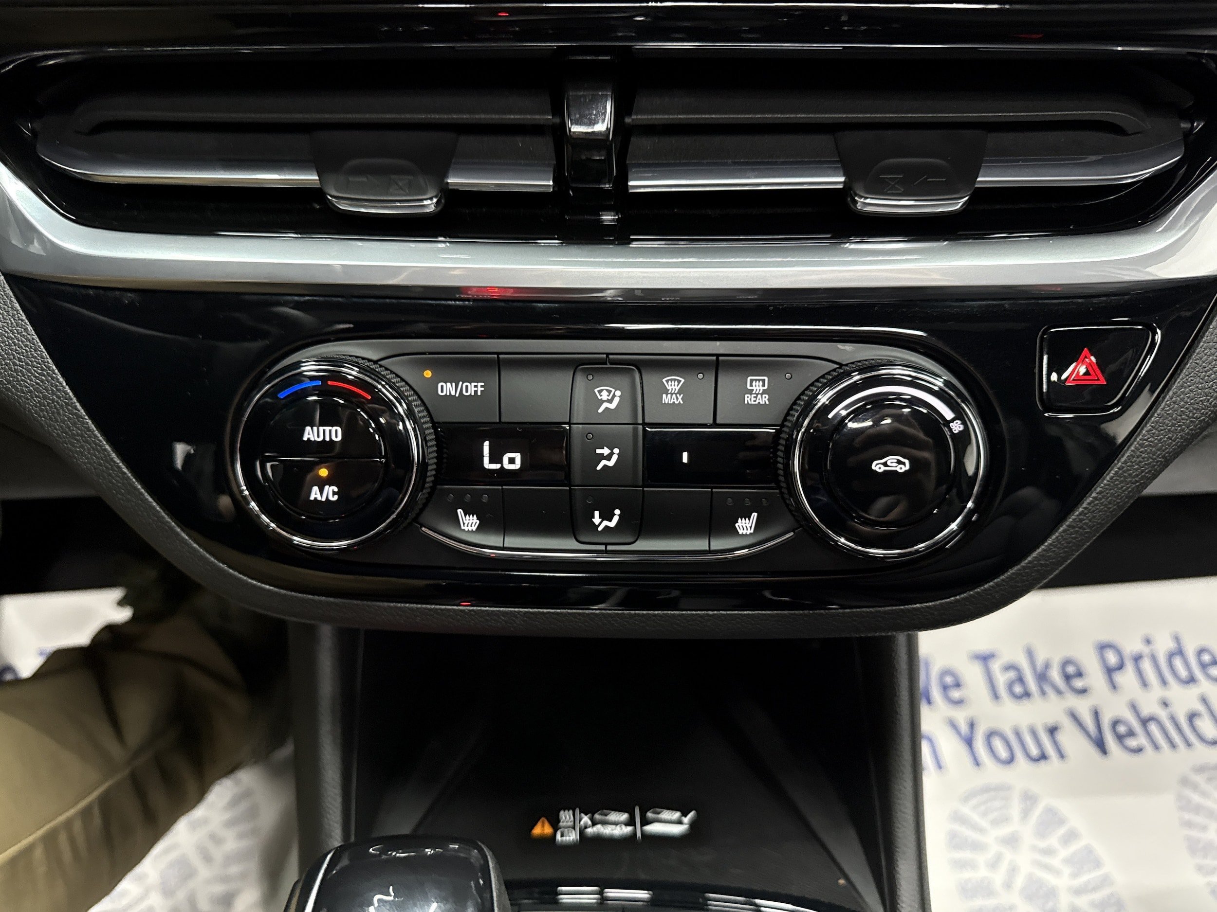 Used 2024 Buick Envista Sport Touring w/ Experience Buick Package FWD image 17