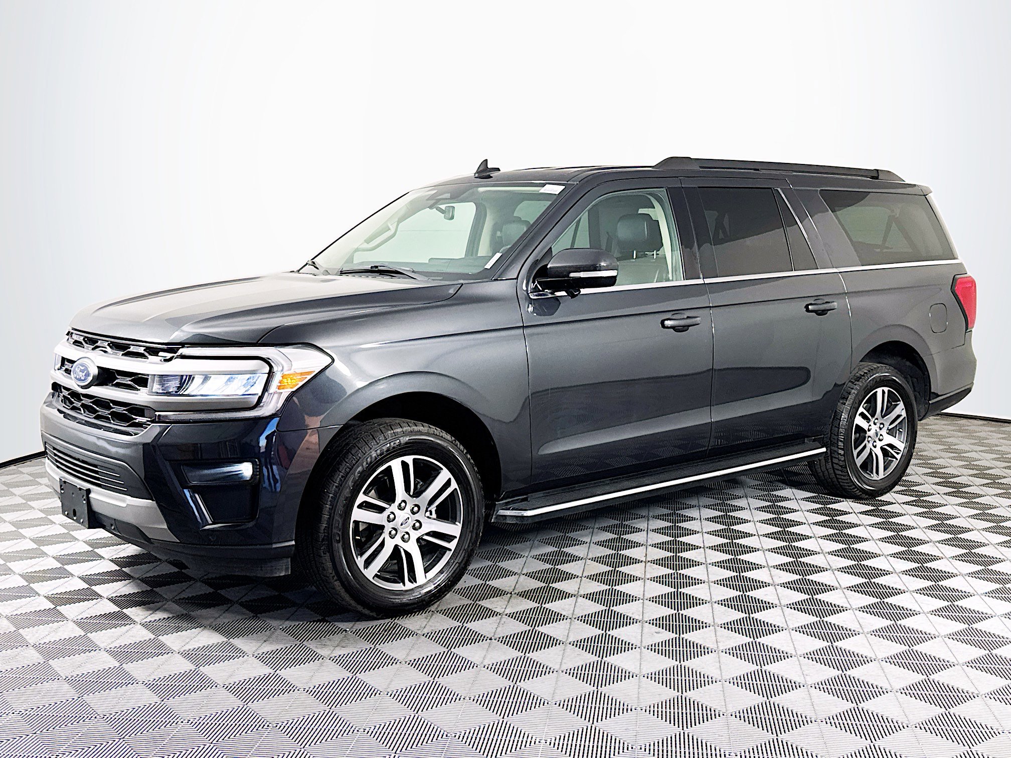 Used 2022 Ford Expedition Max XLT image 4