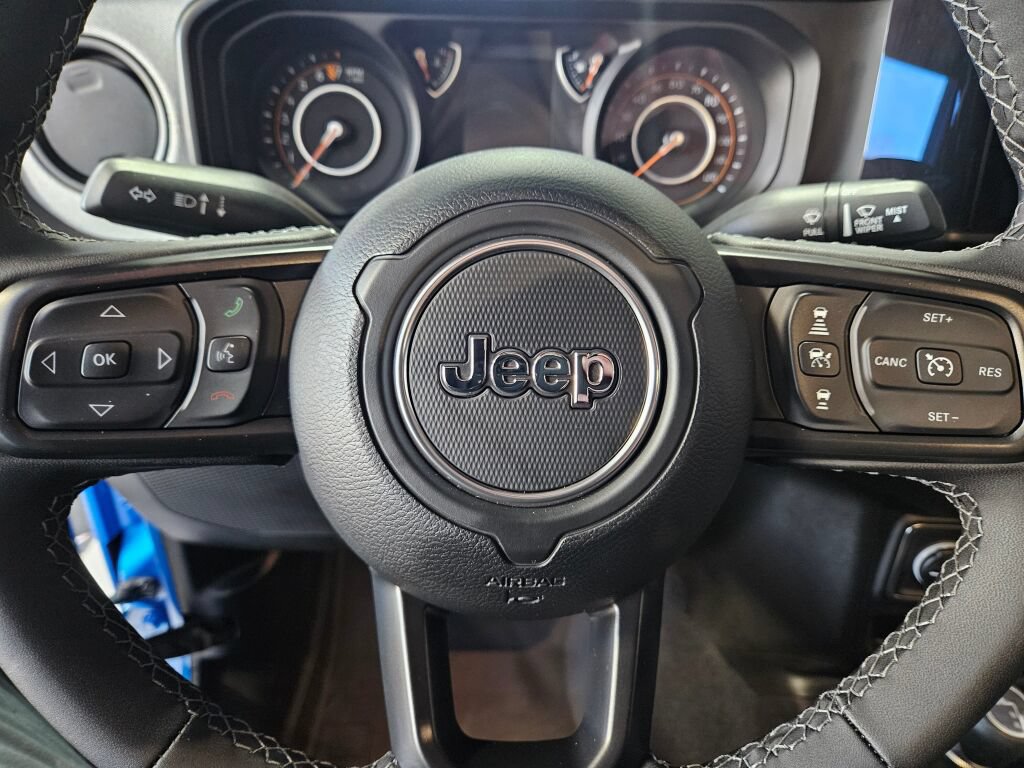 New 2025 Jeep Gladiator Sport AWD/4WD image 19