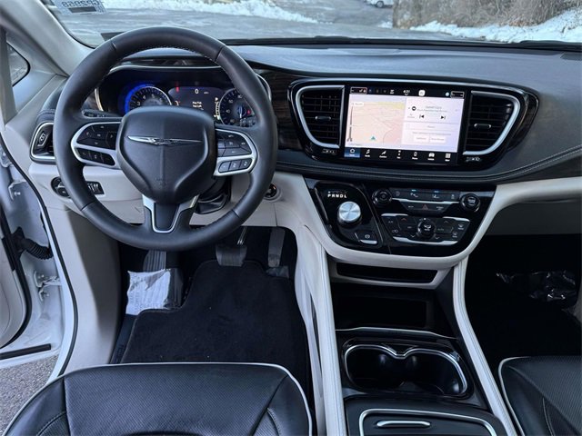 Used 2023 Chrysler Pacifica Limited image 13