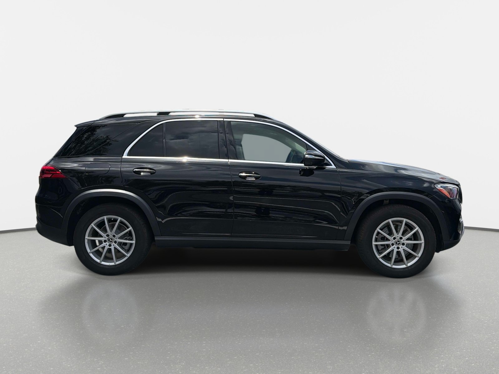 Used 2024 Mercedes-Benz GLE 350 4MATIC w/ Winter Package image 2