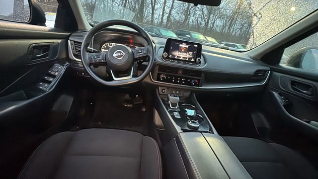 Used 2024 Nissan Rogue S image 8