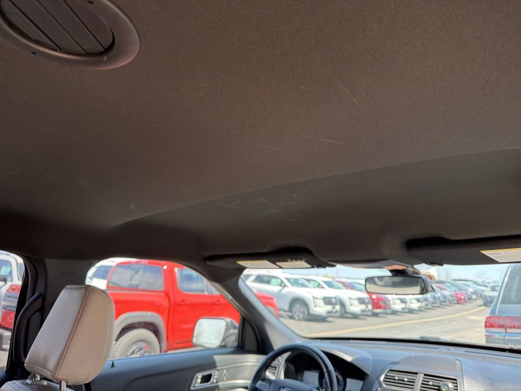 Used 2018 Ford Explorer XLT w/ Equipment Group 202A AWD/4WD image 11