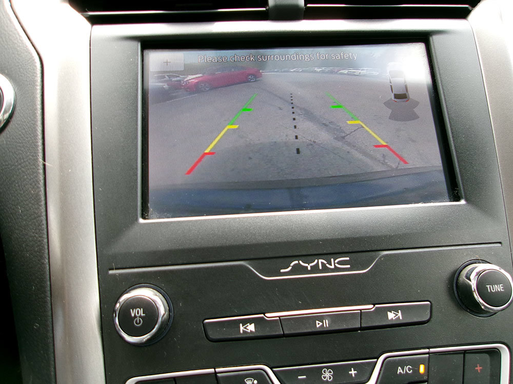 Used 2020 Ford Fusion SE FWD image 17