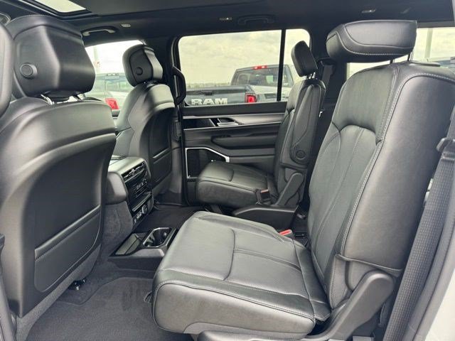 New 2026 Jeep Grand Wagoneer Limited w/ Premium Group II AWD/4WD image 31