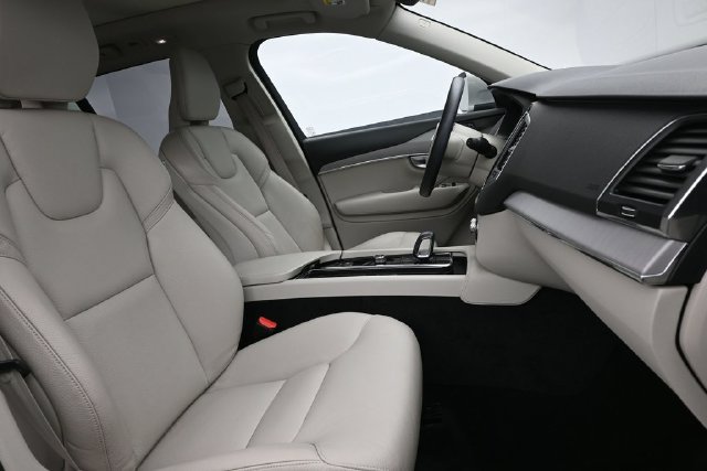 Used 2023 Volvo XC90 B5 Core w/ Climate Package AWD/4WD image 32
