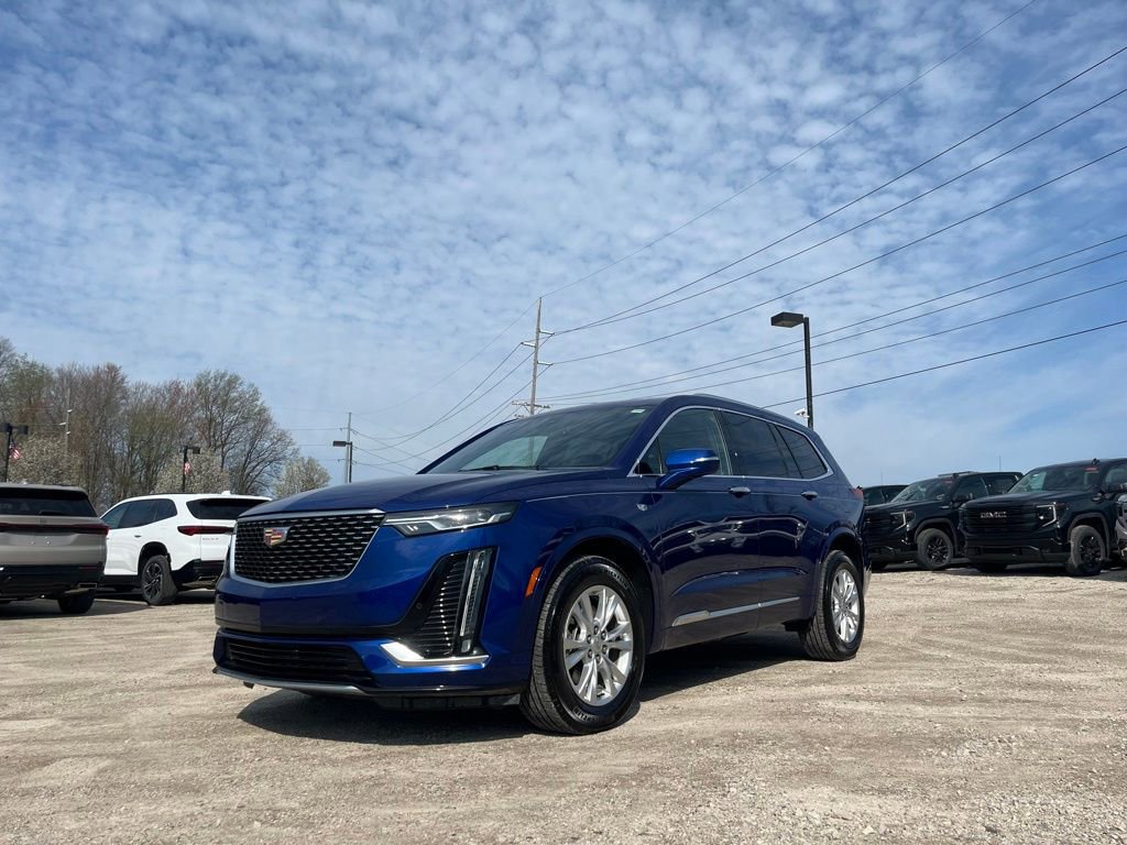 Used 2025 Cadillac XT6 Luxury AWD/4WD image 2