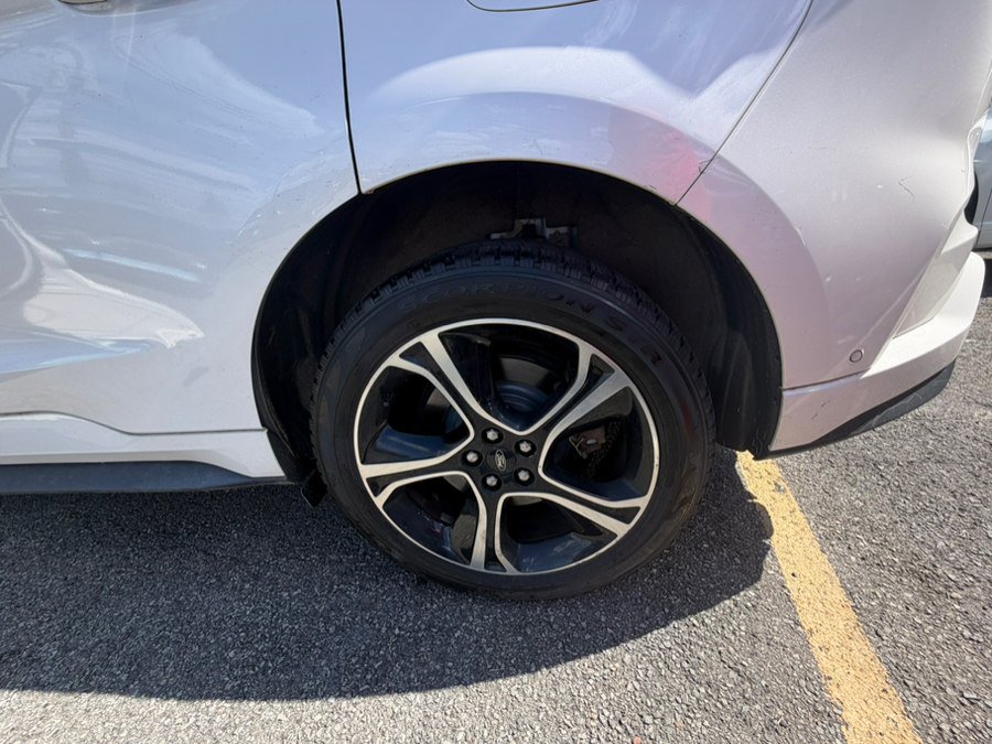 Used 2019 Ford Edge ST w/ Equipment Group 401A AWD/4WD image 17