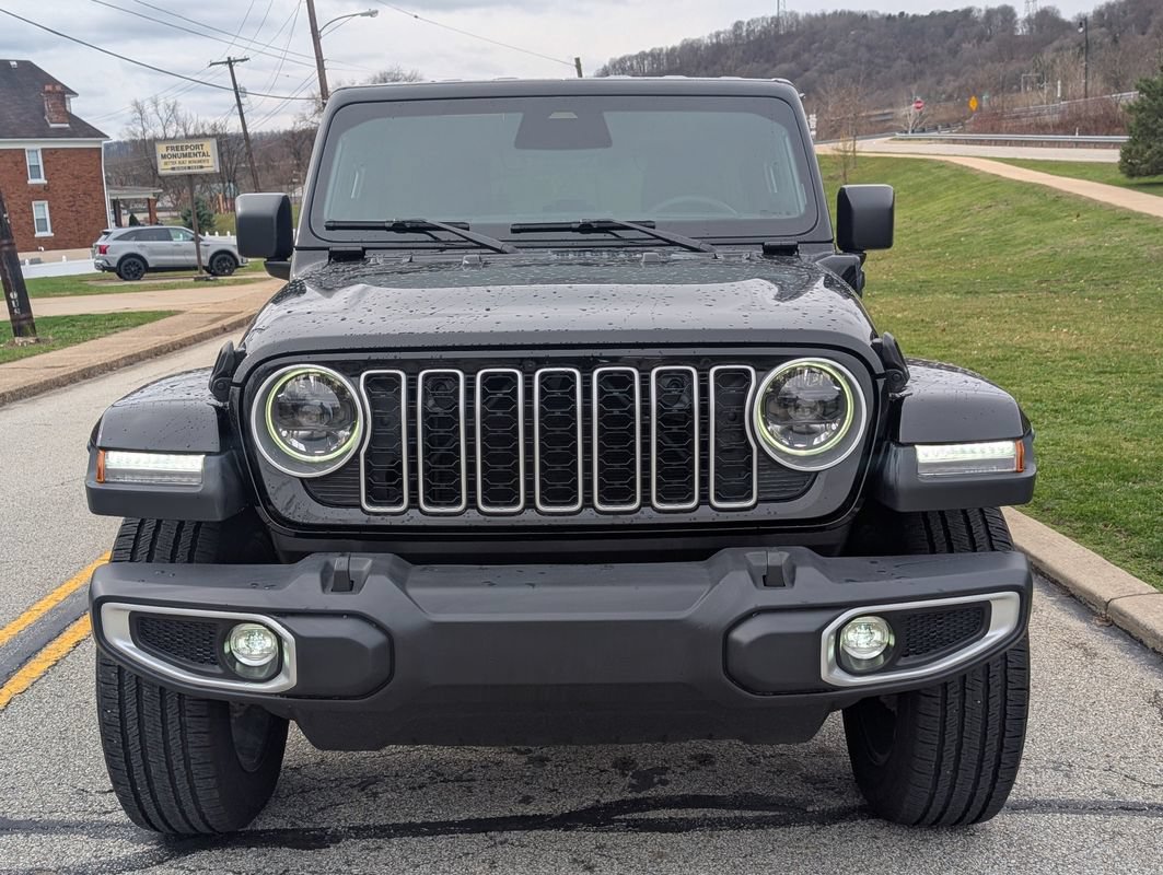 Used 2025 Jeep Wrangler Unlimited Sahara w/ Safety Group image 9
