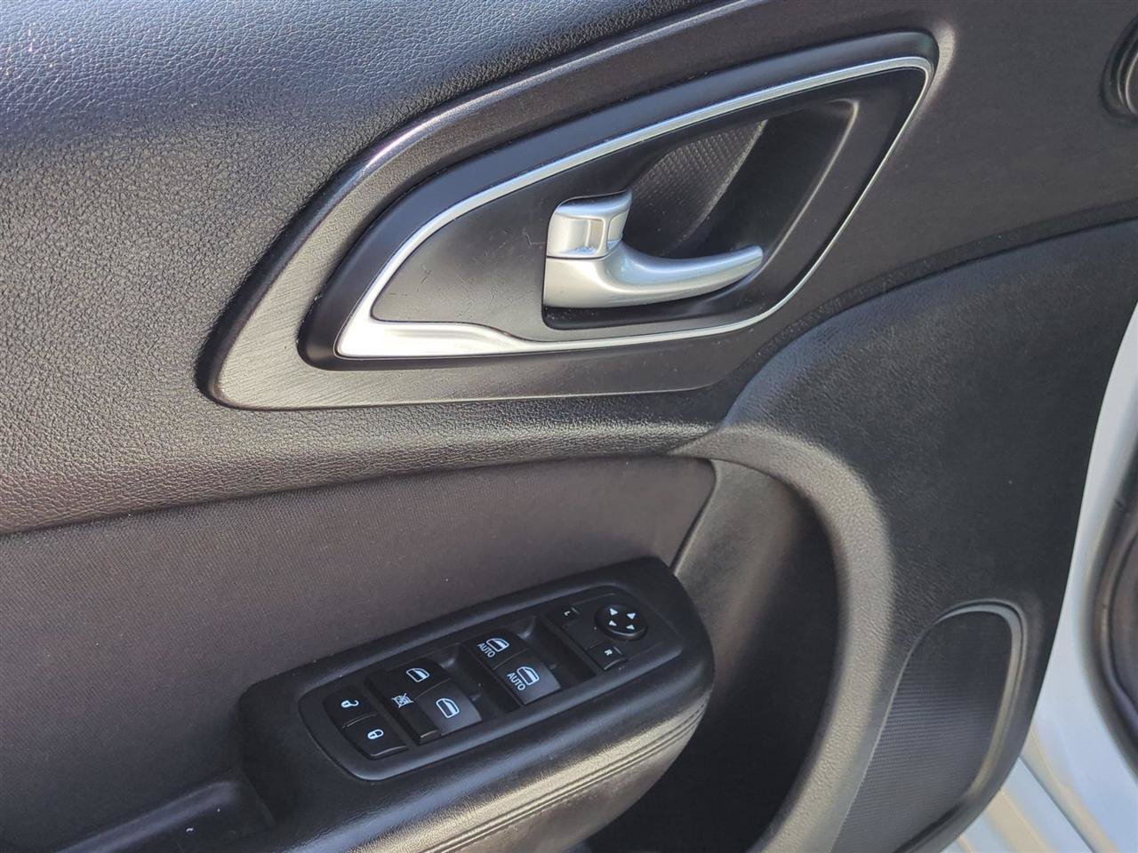 Used 2015 Chrysler 200 Limited FWD image 12