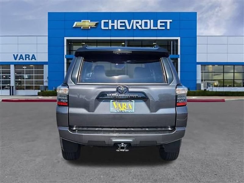 Used 2021 Toyota 4Runner Venture w/ Moonroof Package AWD/4WD image 4