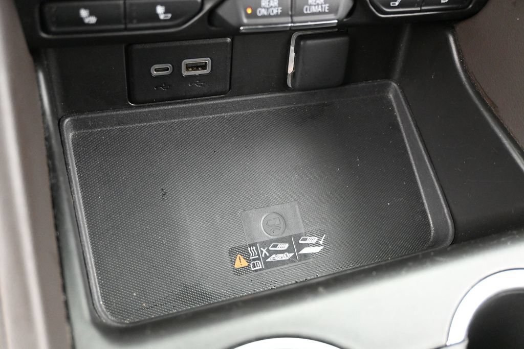 Used 2024 Chevrolet Tahoe LT RWD image 14