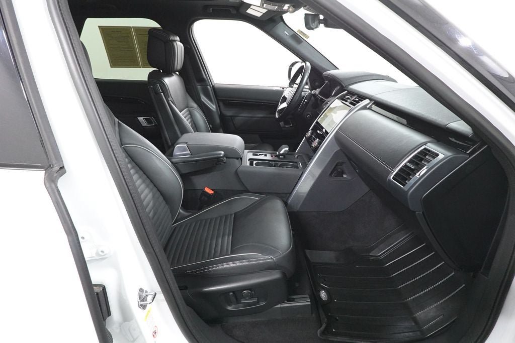 Used 2023 Land Rover Discovery Metropolitan Edition AWD/4WD image 34