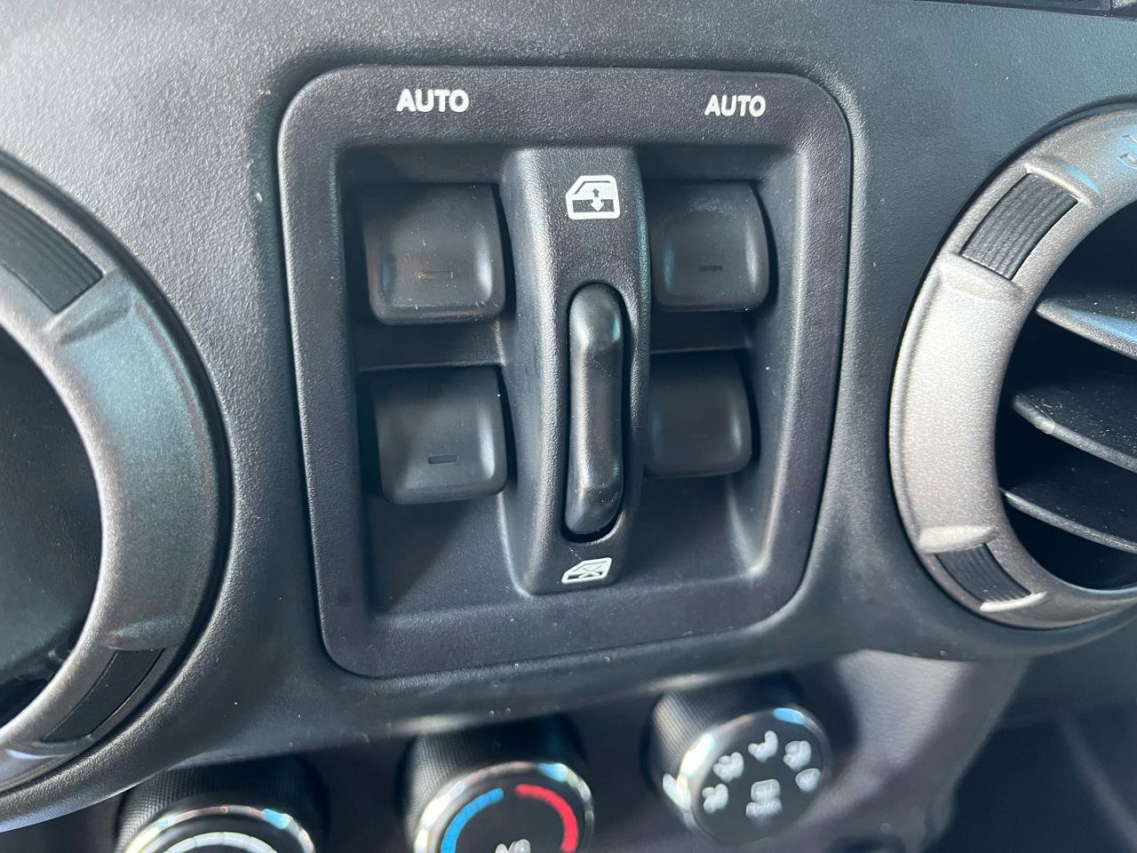 Used 2018 Jeep Wrangler Unlimited Sport S AWD/4WD image 14