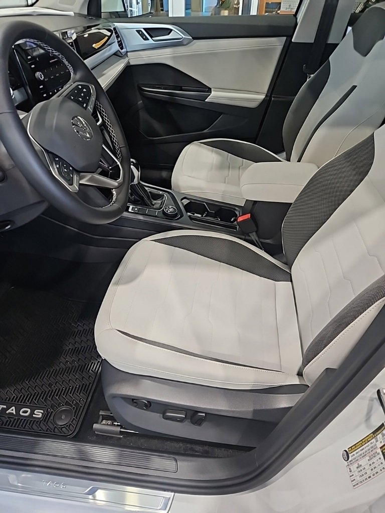 New 2026 Volkswagen Taos SE image 27