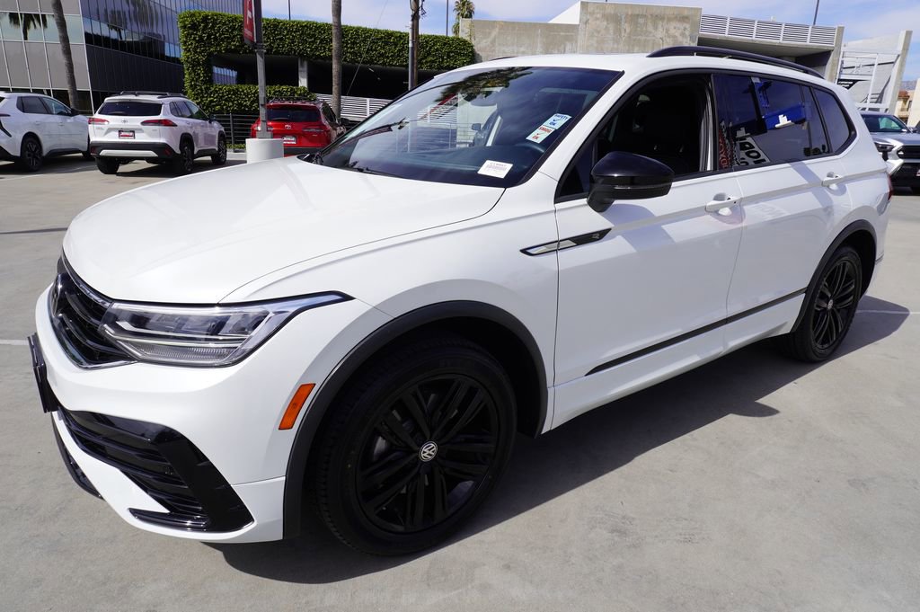 Used 2022 Volkswagen Tiguan SE R-Line image 4
