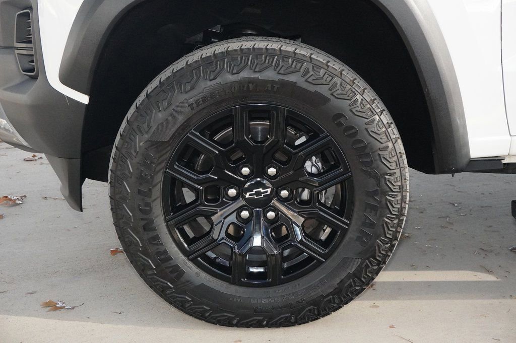 Used 2023 Chevrolet Colorado Trail Boss image 9