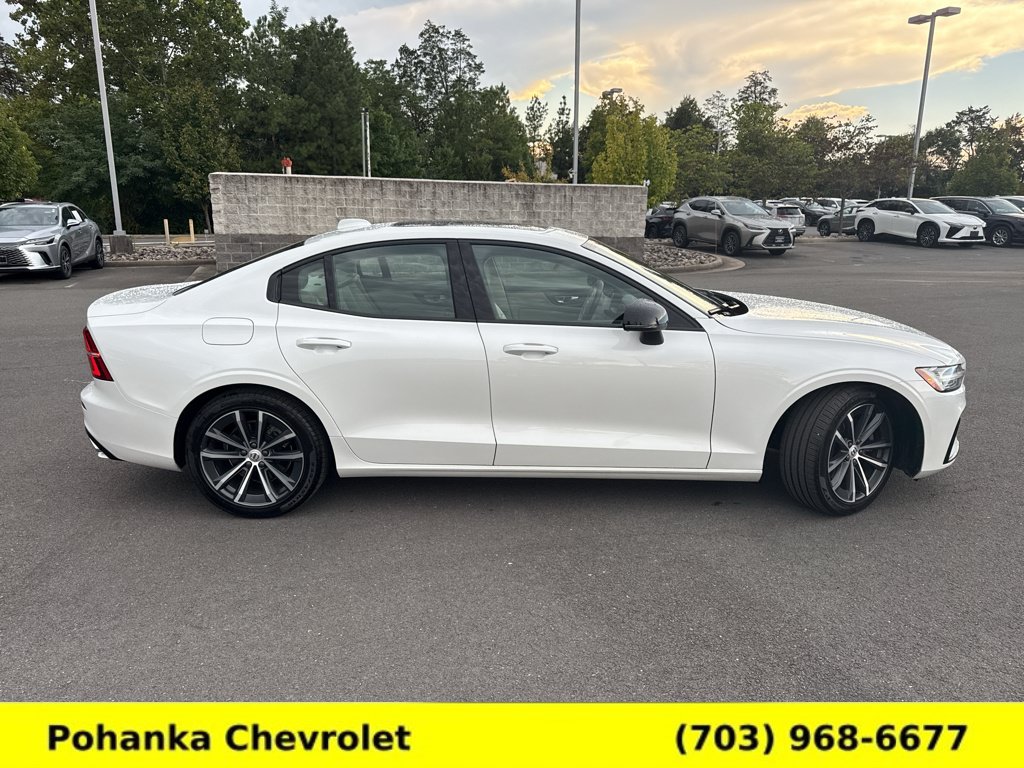 Used 2022 Volvo S60 B5 Momentum w/ Premium Package FWD image 8