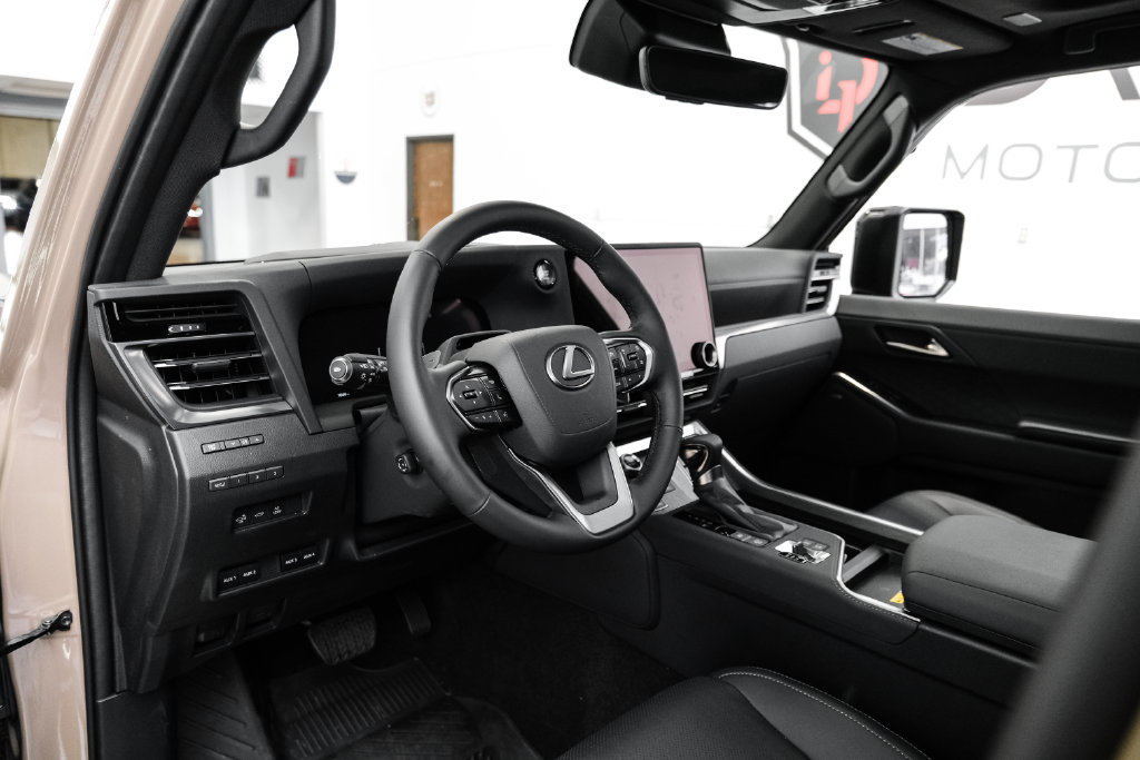 Used 2026 Lexus GX 550 AWD/4WD image 3