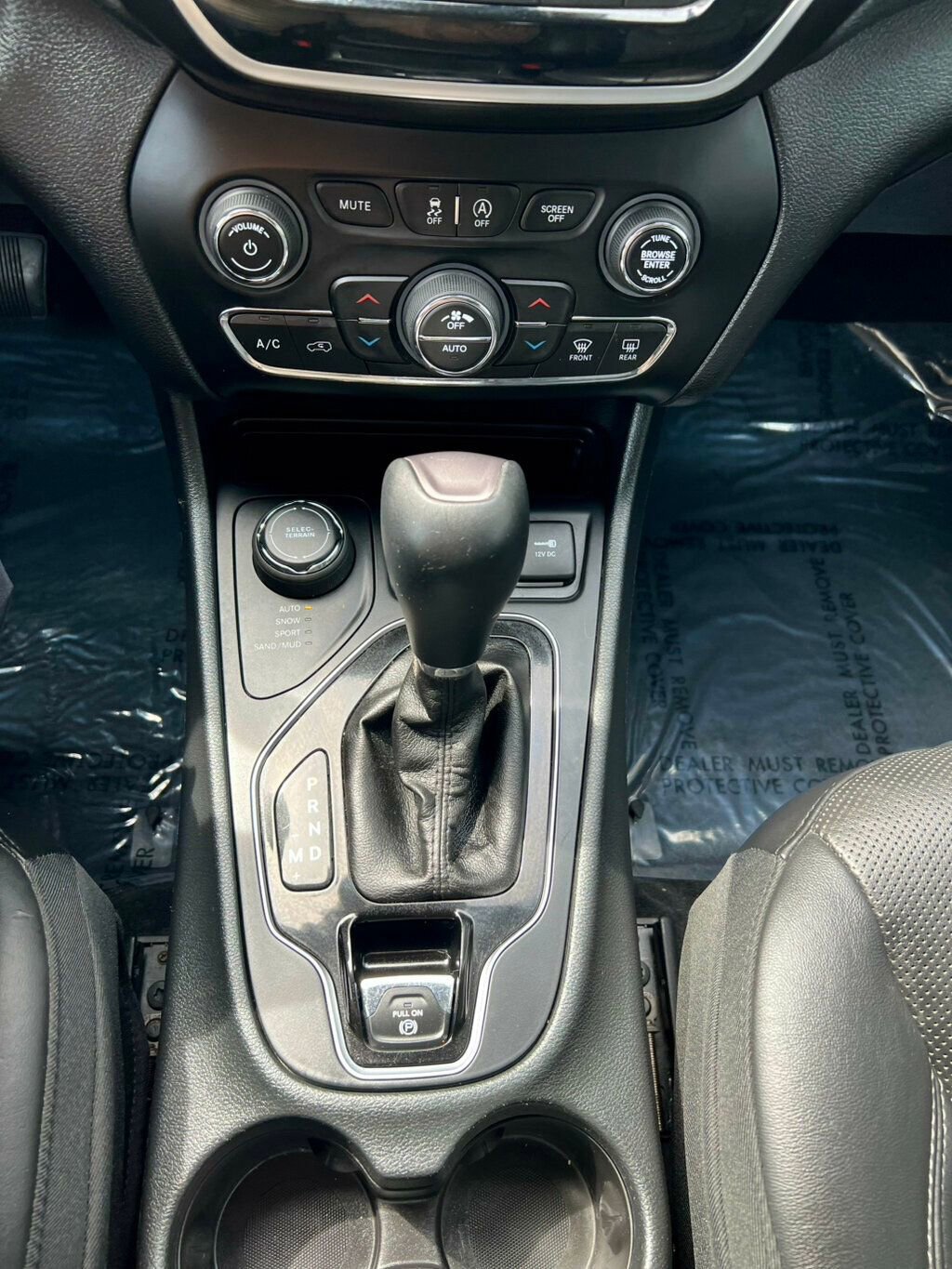 Used 2019 Jeep Cherokee Limited w/ Technology Group image 28