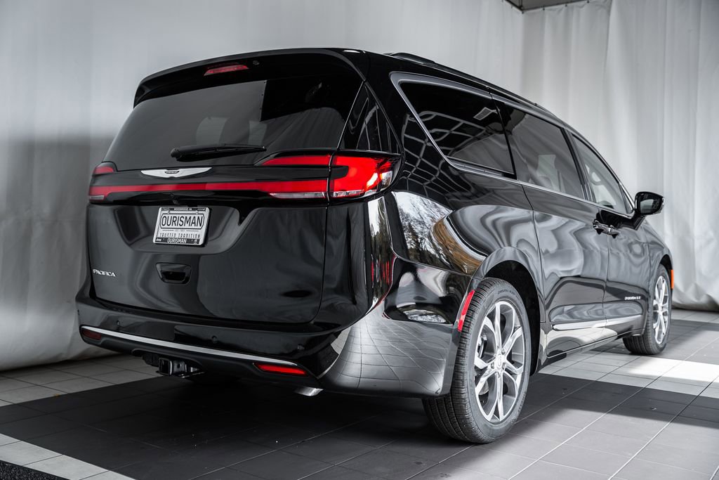 New 2026 Chrysler Pacifica Pinnacle image 4