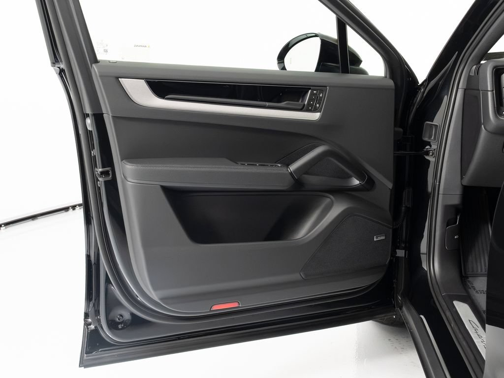 New 2026 Porsche Cayenne Coupe AWD/4WD image 19
