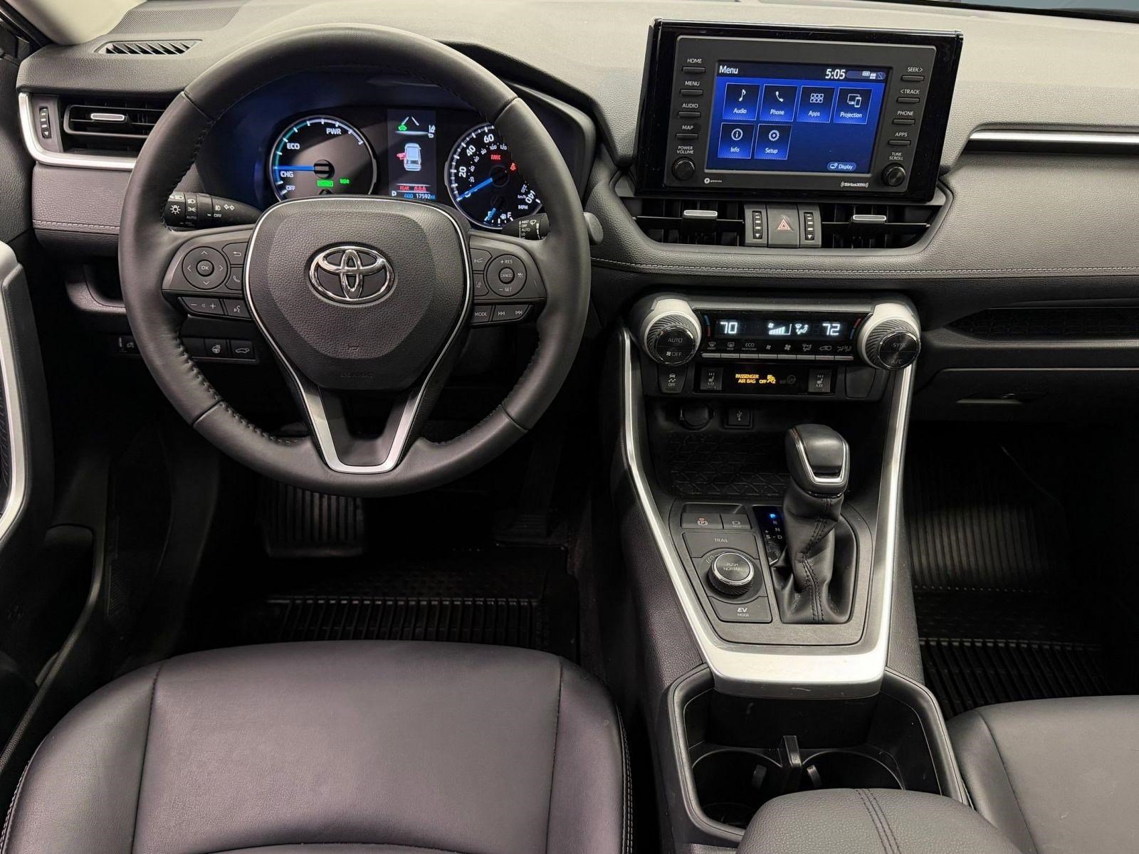 Used 2022 Toyota RAV4 XLE Premium image 24