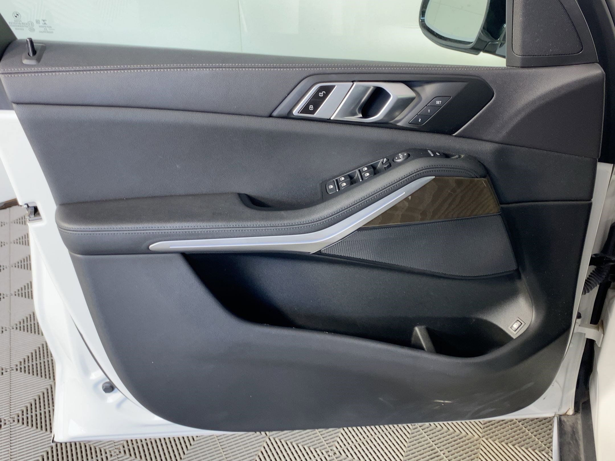 Used 2022 BMW X5 xDrive45e w/ Premium Package image 10