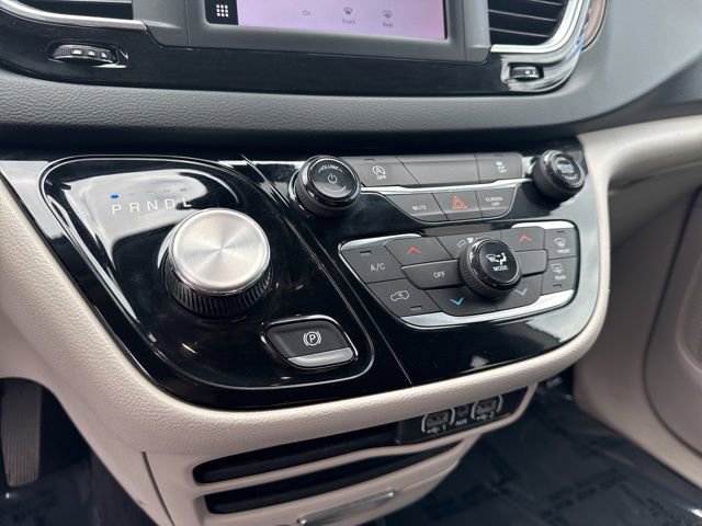 Used 2023 Chrysler Voyager LX FWD image 26