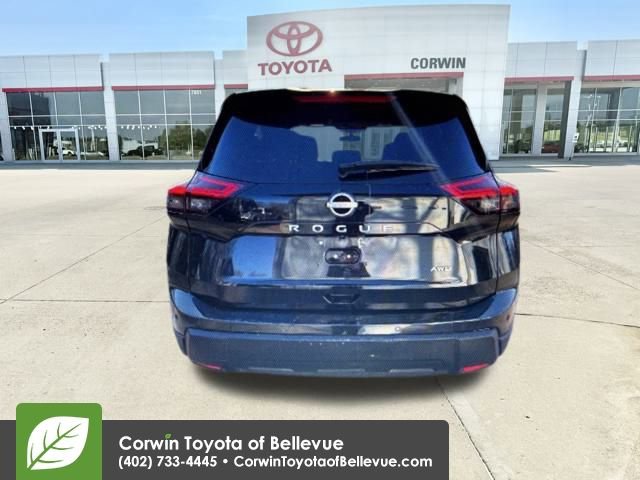 Used 2024 Nissan Rogue S image 7