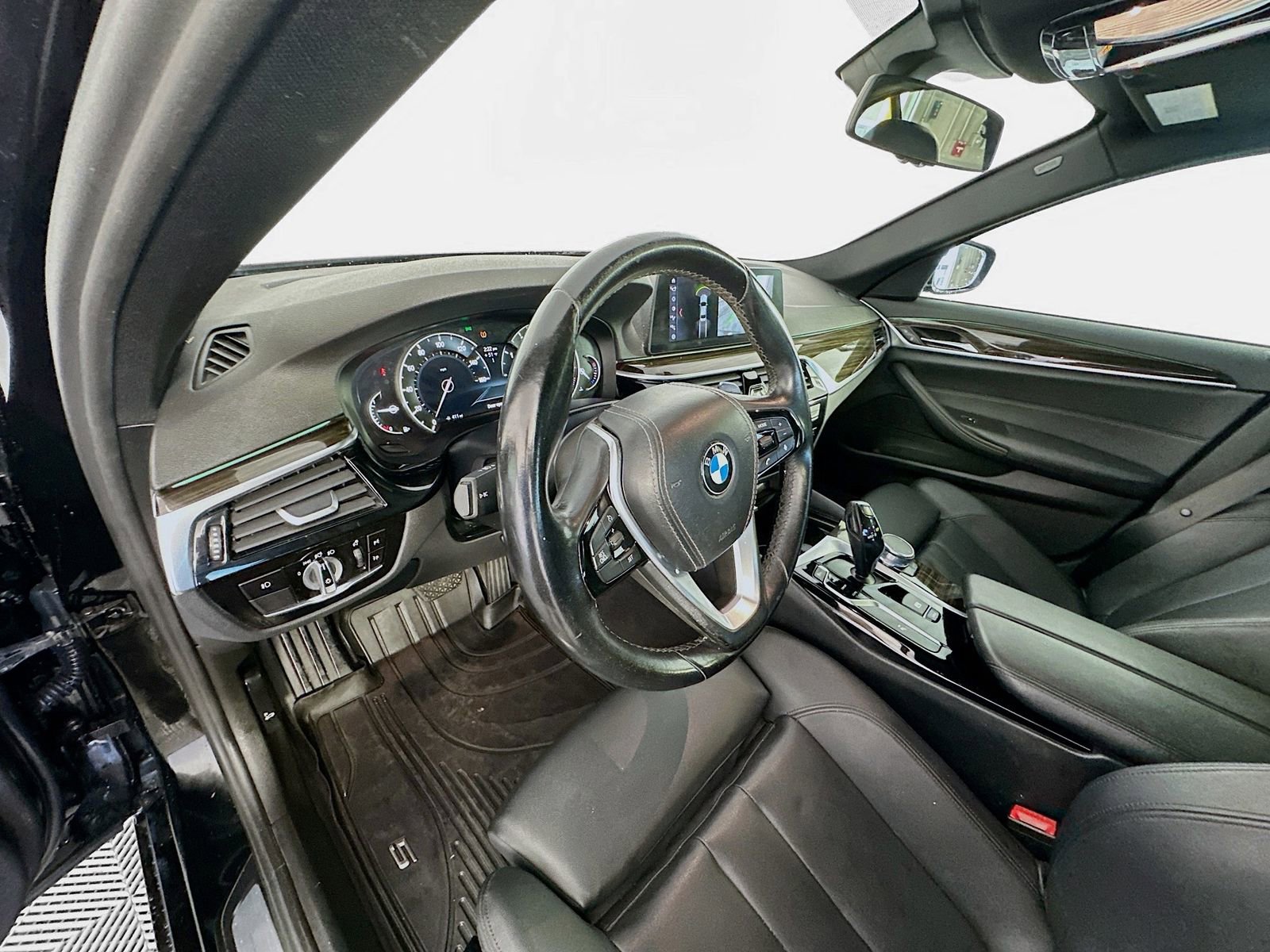 Used 2018 BMW 530i RWD image 9