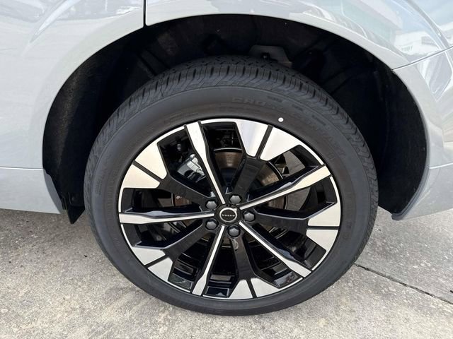 New 2026 Volvo XC60 B5 Plus w/ Climate Package image 5