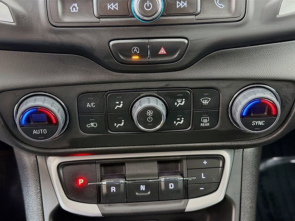 Used 2023 GMC Terrain SLE w/ Driver Convenience Package image 32