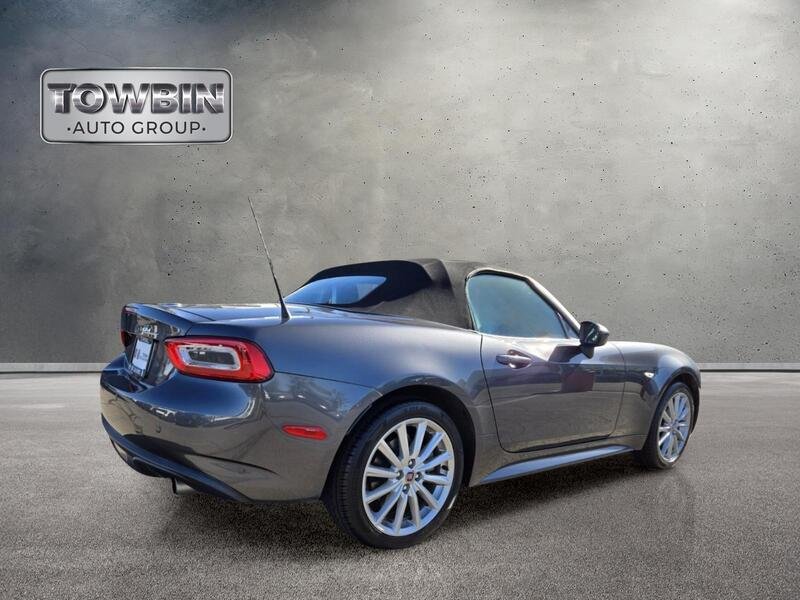 Used 2017 FIAT 124 Spider Lusso RWD image 4