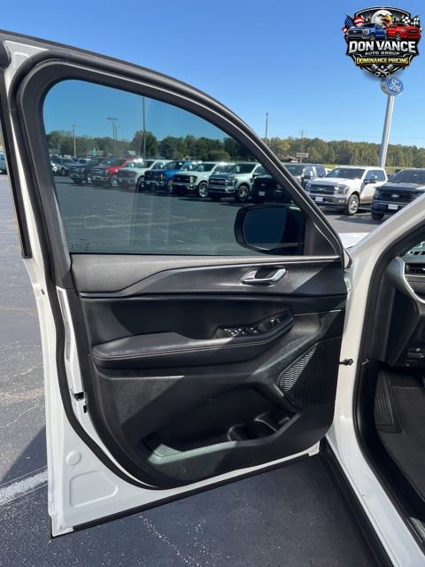 Used 2025 Jeep Grand Cherokee Laredo w/ Trailer Tow Package image 25