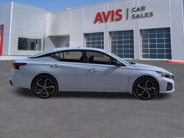 Used 2025 Nissan Altima 2.5 SR w/ SR Premium Package AWD/4WD image 5