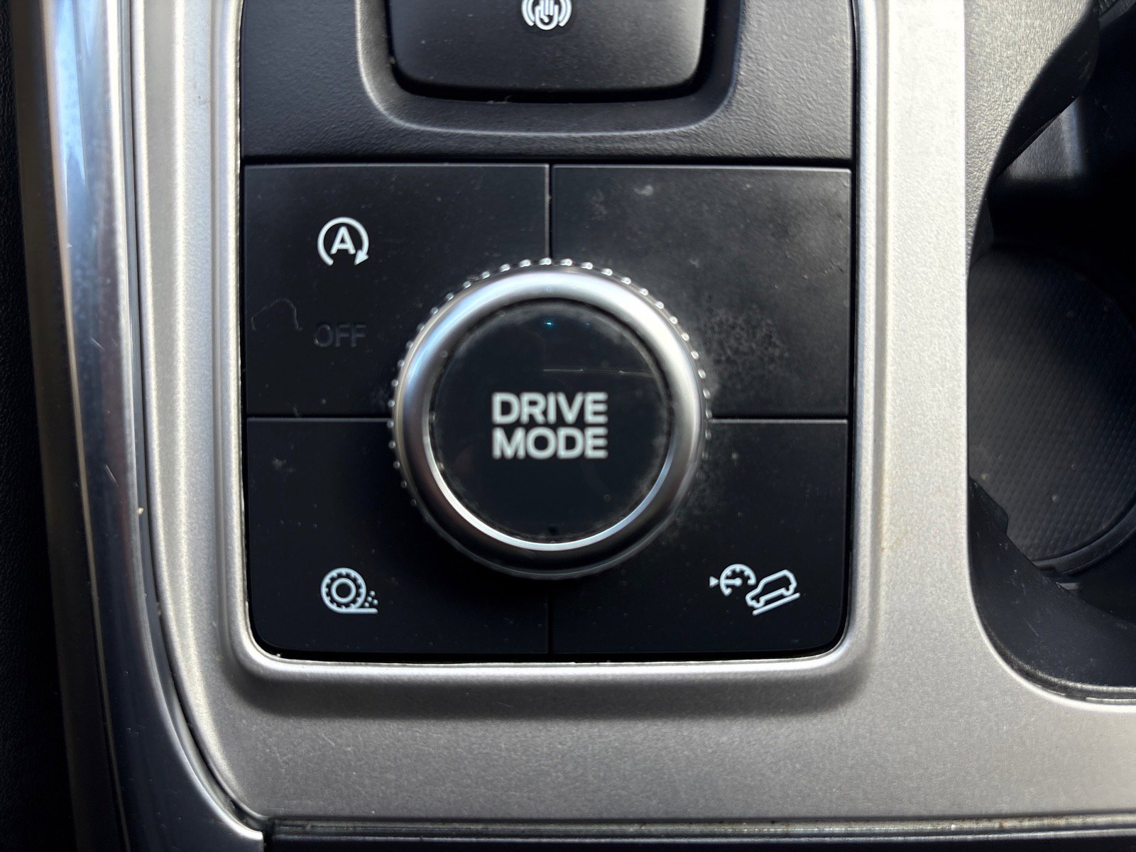 Used 2022 Ford Explorer XLT w/ Equipment Group 202A image 26